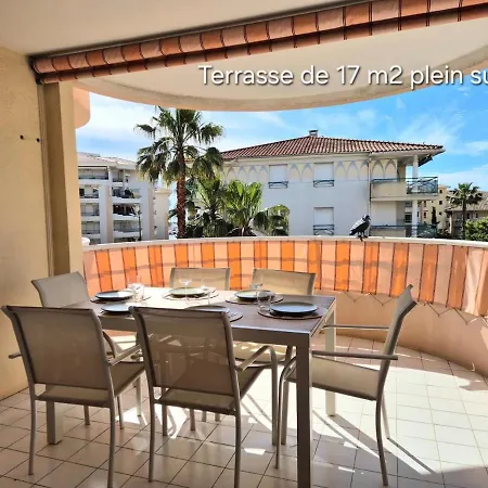 2 Pieces Avec Terrasse Et Garage Proche Et Port Διαμέρισμα