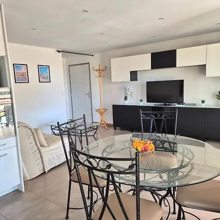Διαμέρισμα F2 Port 250 M Plage, Garage Et Pret De 2 Vtt ! *