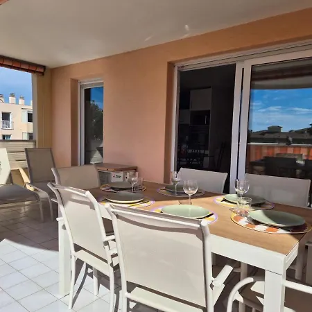 2 Pieces Avec Terrasse Et Garage Proche Et Port * Fréjus