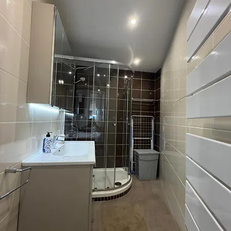 Διαμέρισμα 2 Pieces Avec Terrasse Et Garage Proche Et Port Fréjus