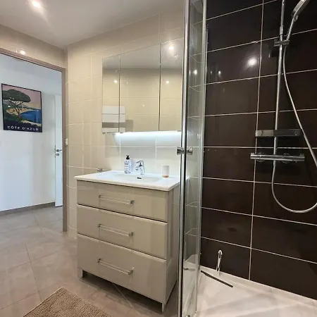 Διαμέρισμα F2 Port 250 M Plage, Garage Et Pret De 2 Vtt ! *