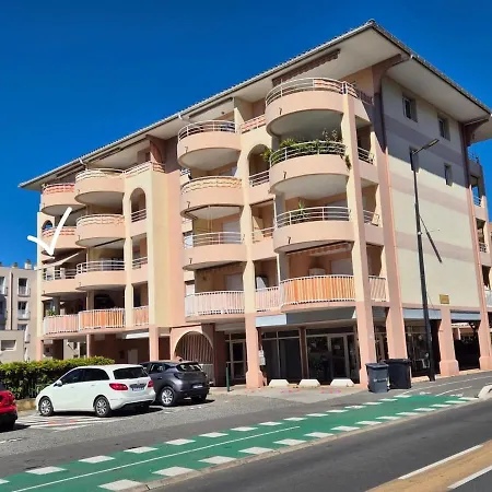F2 Port 250 M Plage, Garage Et Pret De 2 Vtt ! * Fréjus
